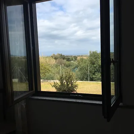 Paola Guest house *