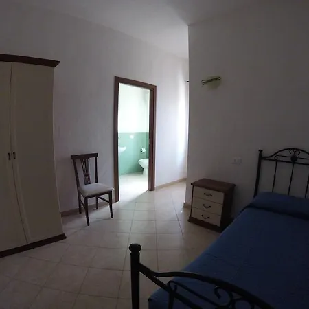 Pensjonat Paola Valledoria (Sardinia)